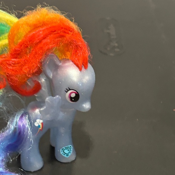 Gray and Red Building Blocks Set - Picture 13 of 14